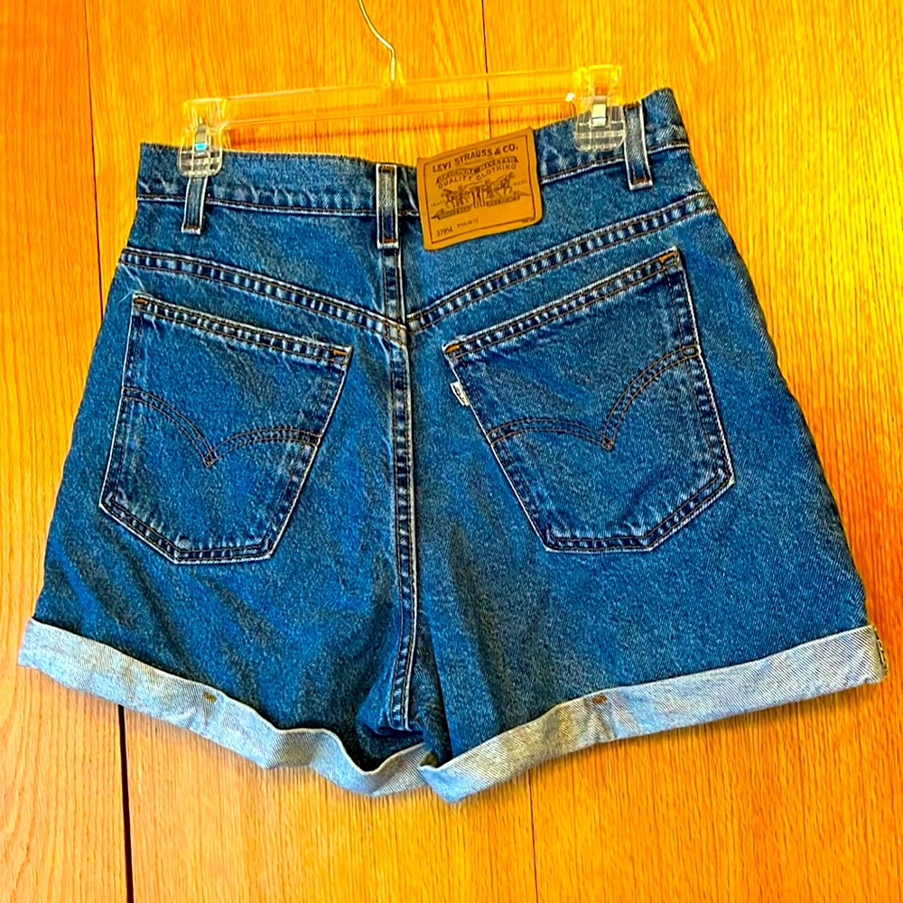 Vintage Levi’s 910 USA MADE High Waisted Cuffed denim jean shorts Size 11 EUC